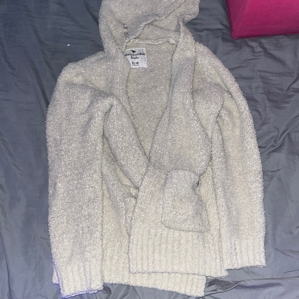 I’m selling a little jacket type of thing, doesn’t zip but is cute .